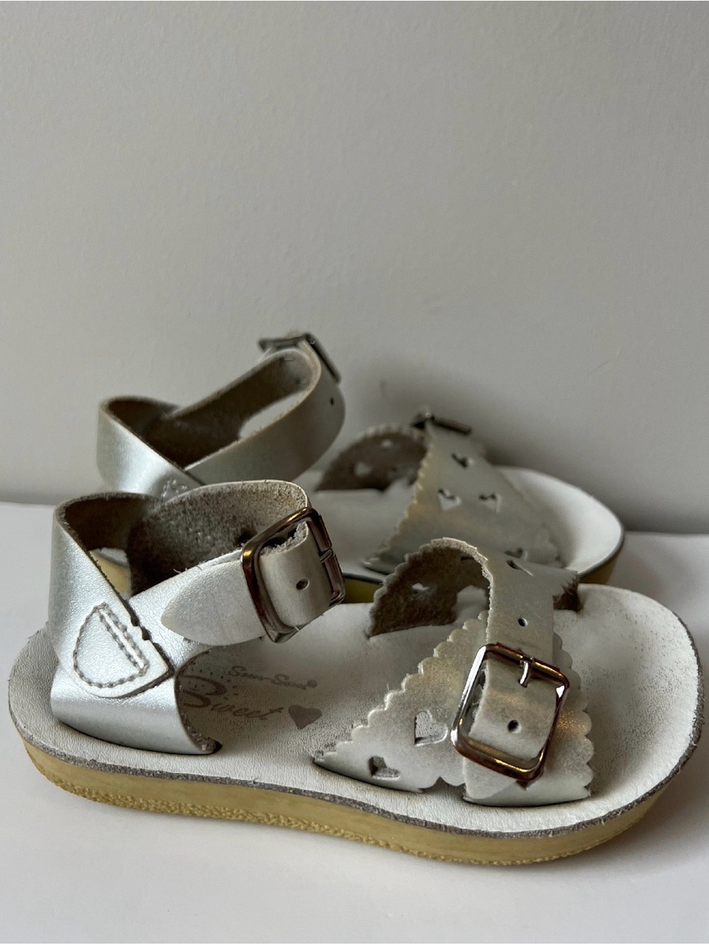 Saltwater Silver Sweetheart Sandals Size 6